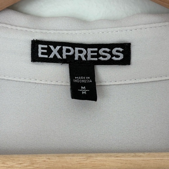 Light Grey Express Blouse with Button-up Front and Side Pockets - Picture 4 of 6